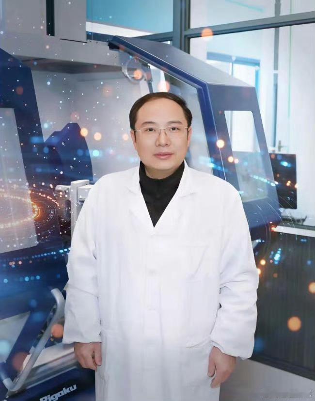 可苦了那些曾经师从他的博士们郭某这一翻船，他这两年招的博士生，不但面临换导师，换