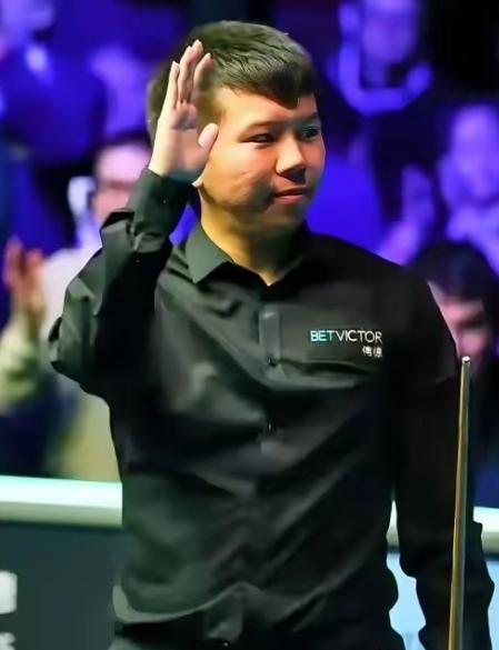 斯诺克德国大师赛资格赛第三轮：周跃龙5-4绝杀威尔斯晋级32强

       