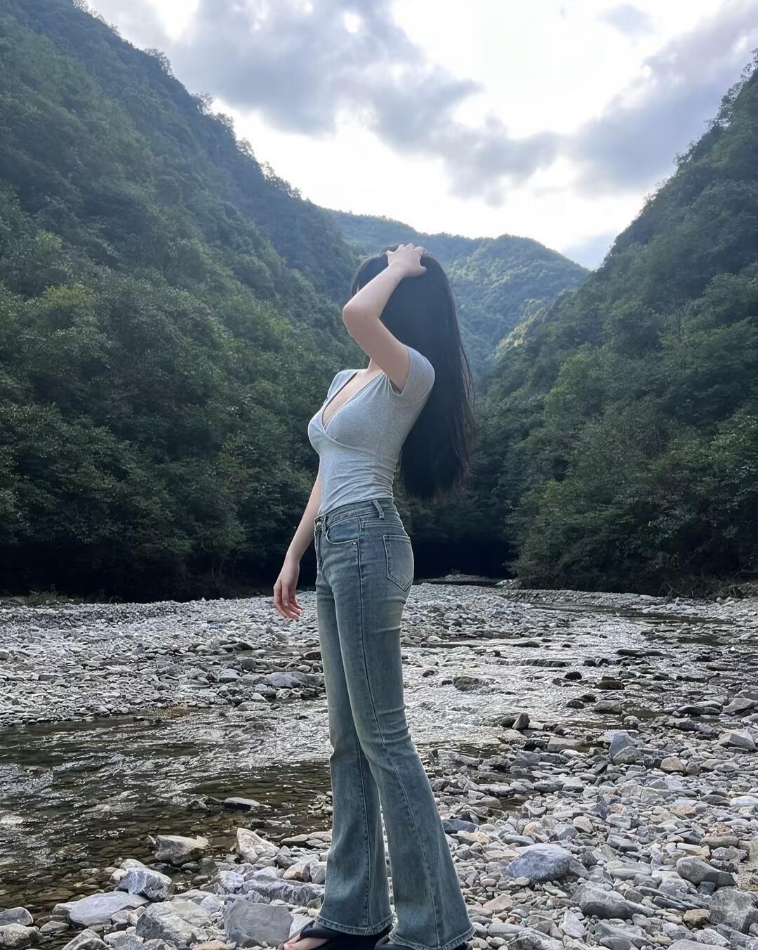 老婆娶的好，
男人烦恼少。
老公嫁的对，

女人不遭罪。

老婆要是明事理，
家