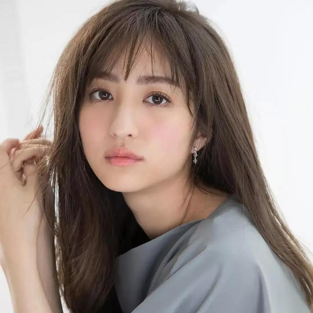 优雅气质女孩，温柔大方，散发迷人魅力！温柔高贵的女性 温柔感美女 温婉大方的美女