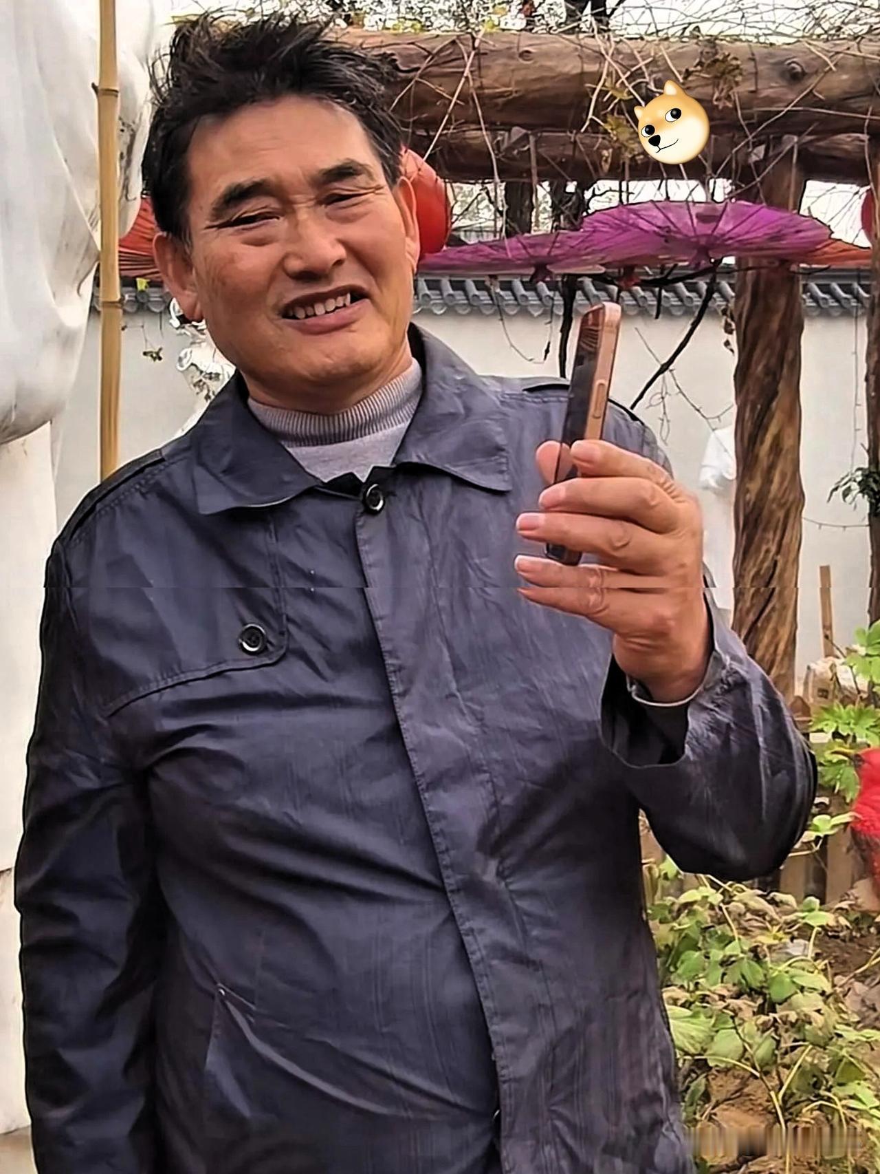 朱之文接下来大概率不会再唱歌了。
起因是他公开了一段录音，里面一名操山东口音的男