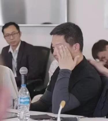 贾跃亭股东日现场洒泪：是散户救了我们的命贾总几度哽咽，我都差点信了 记得2014