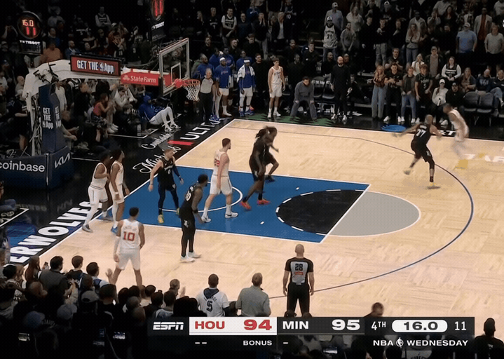 杜兰特立棍博单打被帽，二次进攻又狼狈被抢断，这场站出来的又是申京，血帽兰德尔绝杀