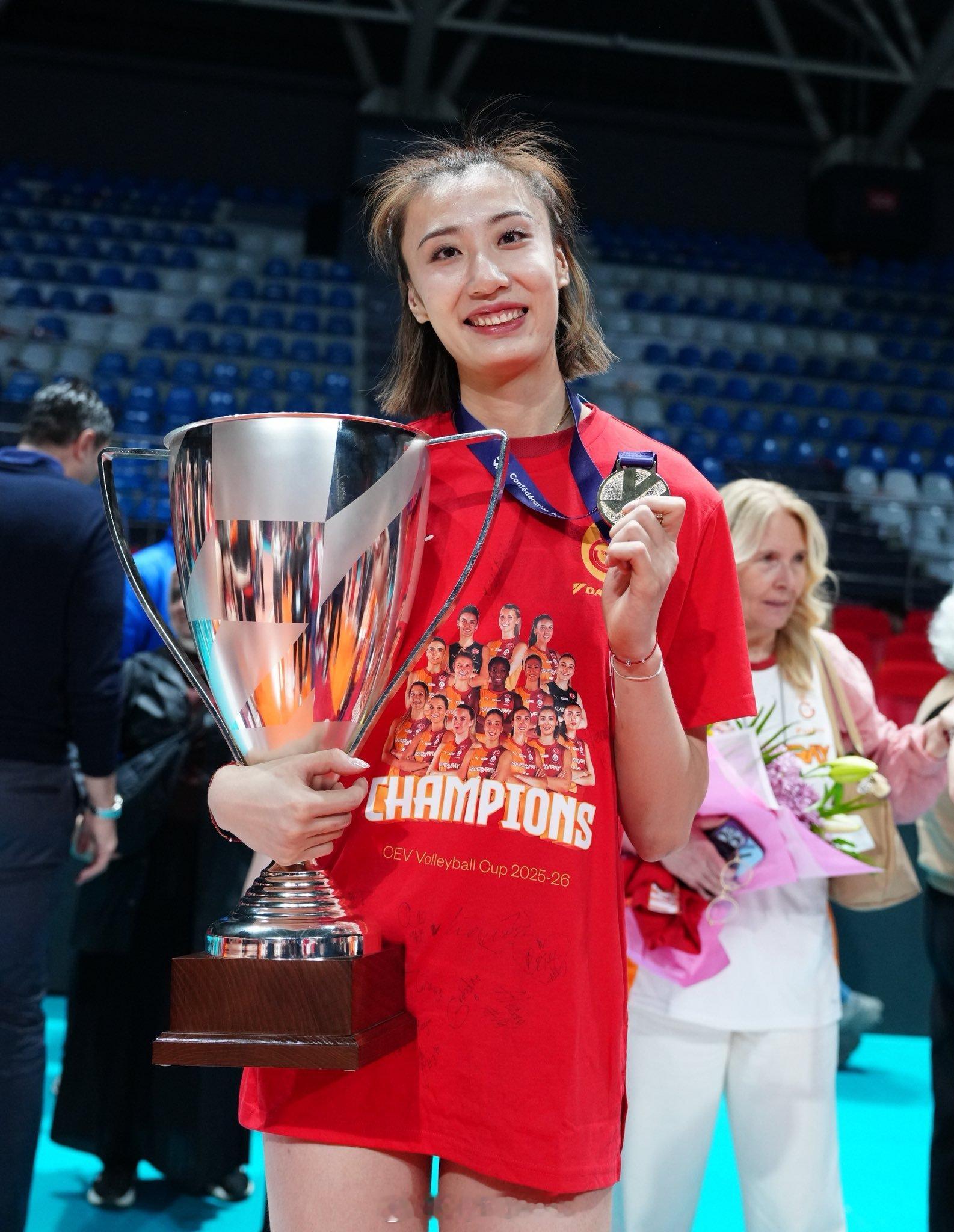 【王媛媛欧联杯副攻排名第二】王媛媛留洋首冠中国排球留洋动态 北京时间4月9日凌晨