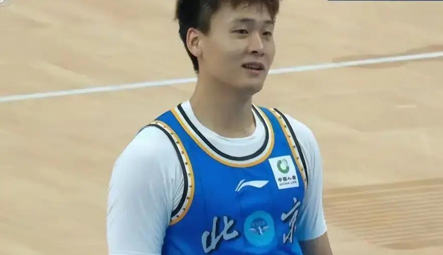 周琦不打，北京还能赢新疆15分
 
范子铭顶薪没白拿。昨天他15分5板，把新疆内