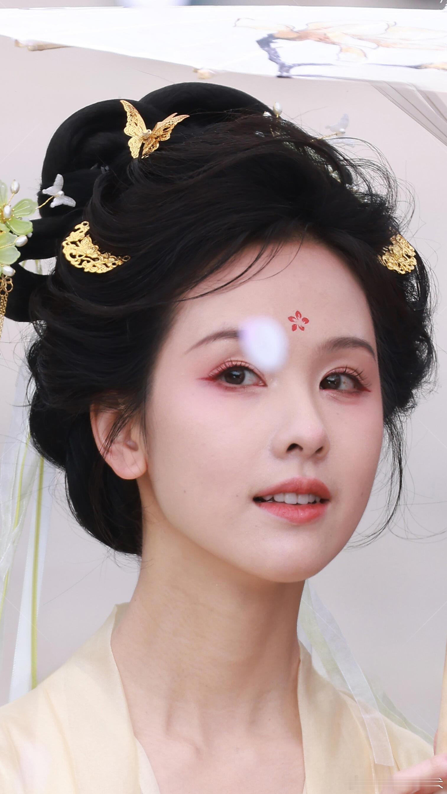 陈都灵这脸太顶了 