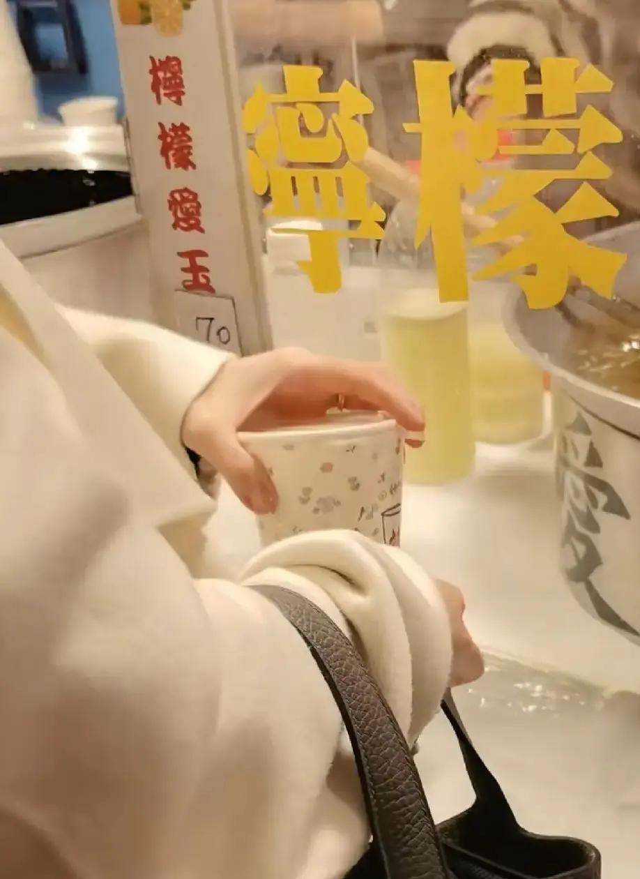 15万人挤爆101，只为这188秒
 
台北跨年像内地除夕守岁，街头全是小吃摊。