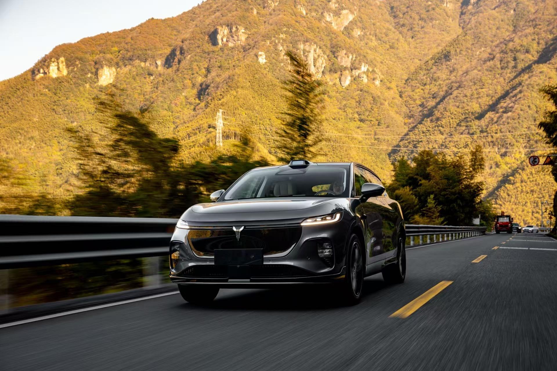 年底这个节点买新能源车，到底值不值得。其实重点不在“卷不卷”，而在时间窗口。一个