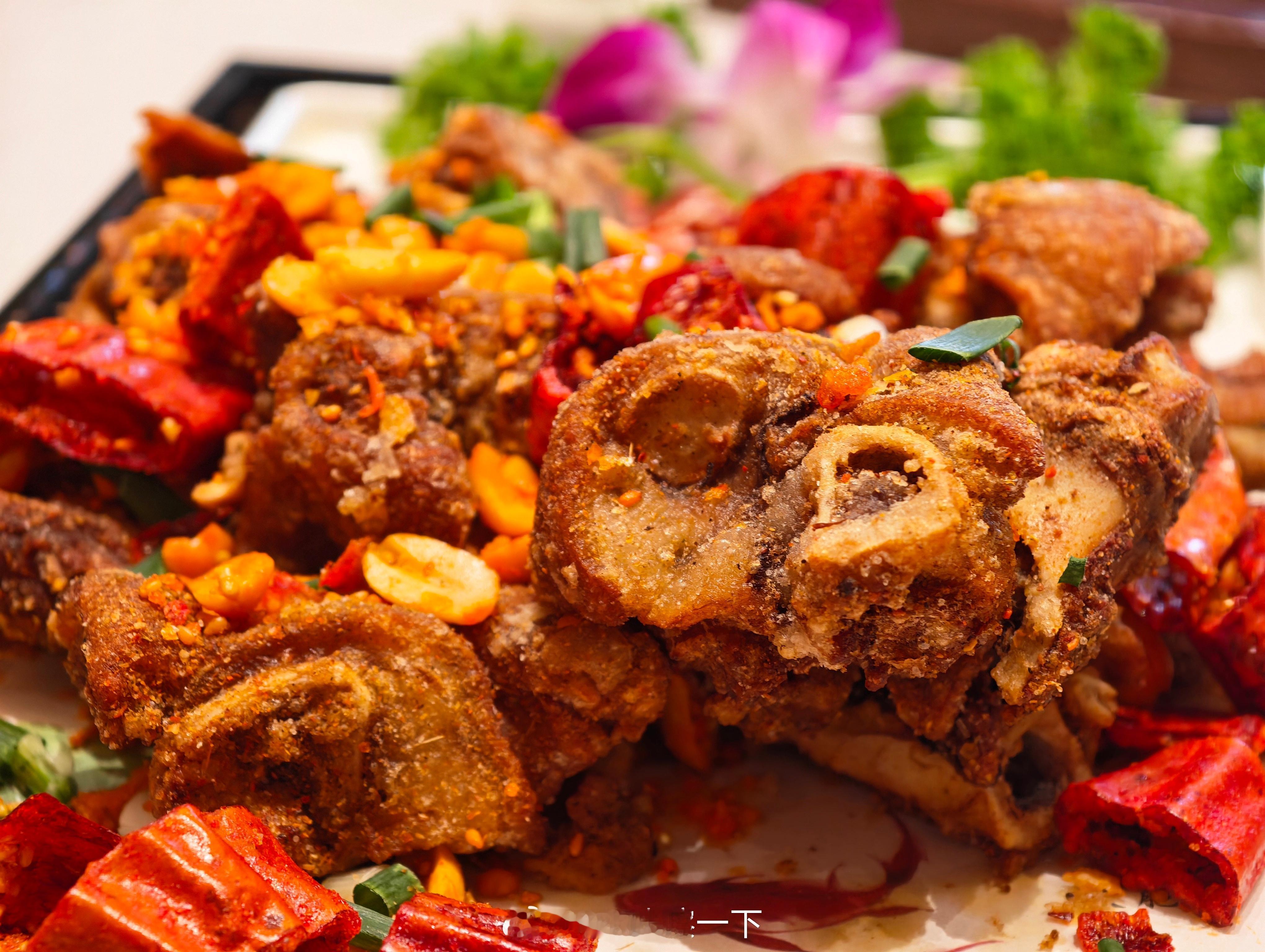 晚安朋友们，今天外公过生日，吃了好吃的椒盐猪蹄