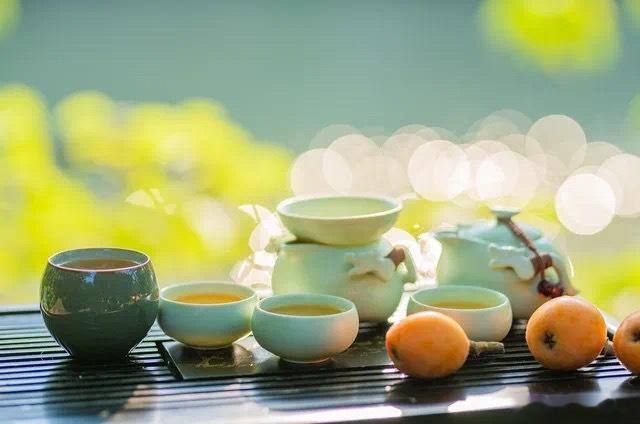 萱堂感怀·默斋主人原创四言古风十月怀妊，夙夜萦牵。不求华禄，惟愿平安。身经临娩，