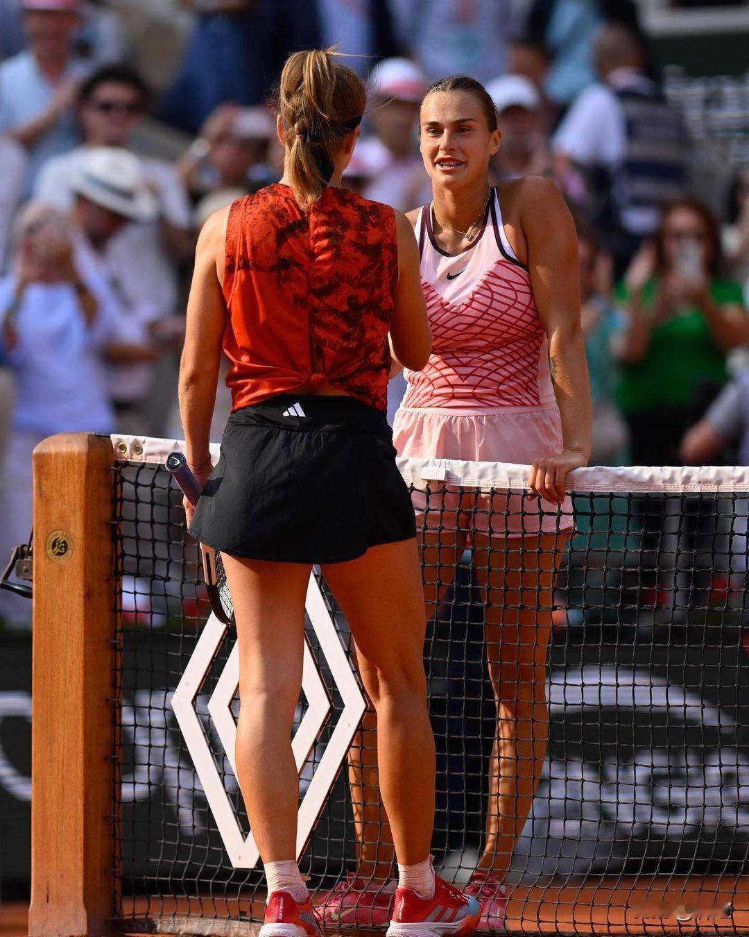 随着萨巴伦卡2-0横扫凯斯，布里斯班500赛上半区的女单半决赛对阵为萨巴伦卡VS