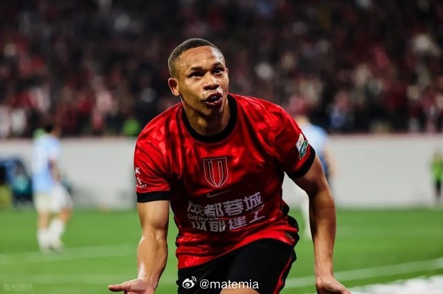 中超联赛 在成都蓉城5-1战胜深圳新鹏城的比赛中，惠灵顿·席尔瓦荣膺全场最佳球员