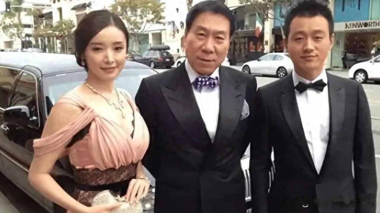 80后的女演员韩熙庭看着比以前成熟一些了，变得有女人味了，她演过电影《金陵十三钗