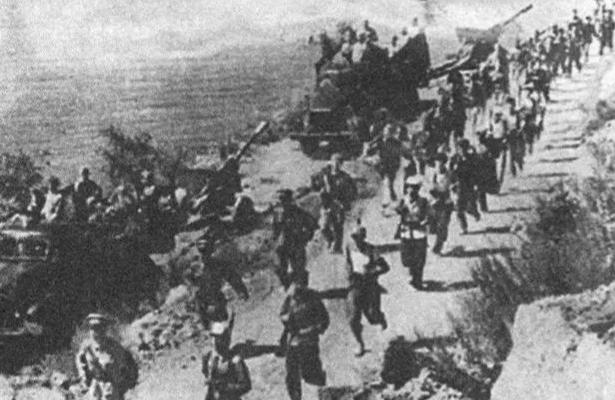 1950年4月26日，贵州普定县补郎区，百余名解放军被5000土匪围得水泄不通。