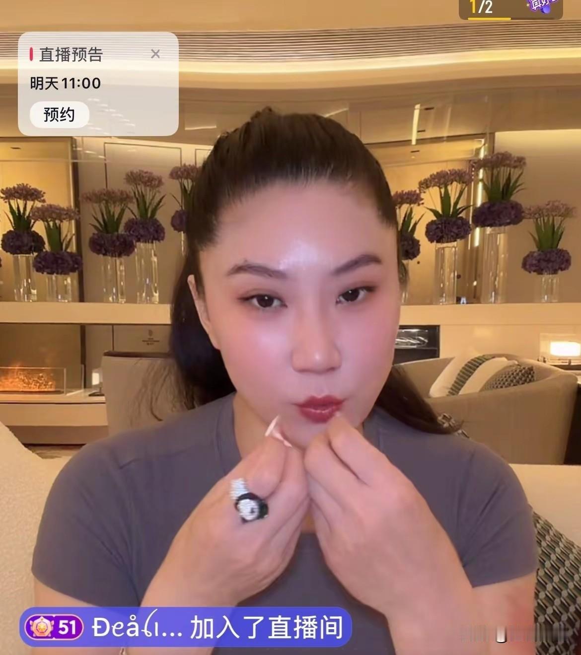 这位小姐姐靠着谢贤，谢霆锋，王菲，张柏芝那点家事儿成功的起号直播了。

有的人说