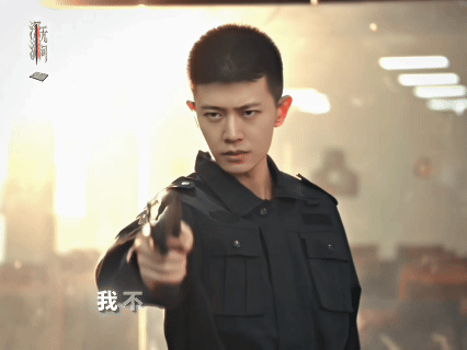 任嘉伦为演深渊无间增重近20斤增肌20斤演卧底，这身形一出来压迫感直接拉满！为了