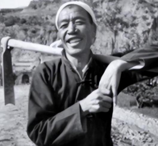 1986年，陈永贵病逝，乡亲们在大寨搭了灵棚，不料，昔阳县领导却说：不拆，就不去