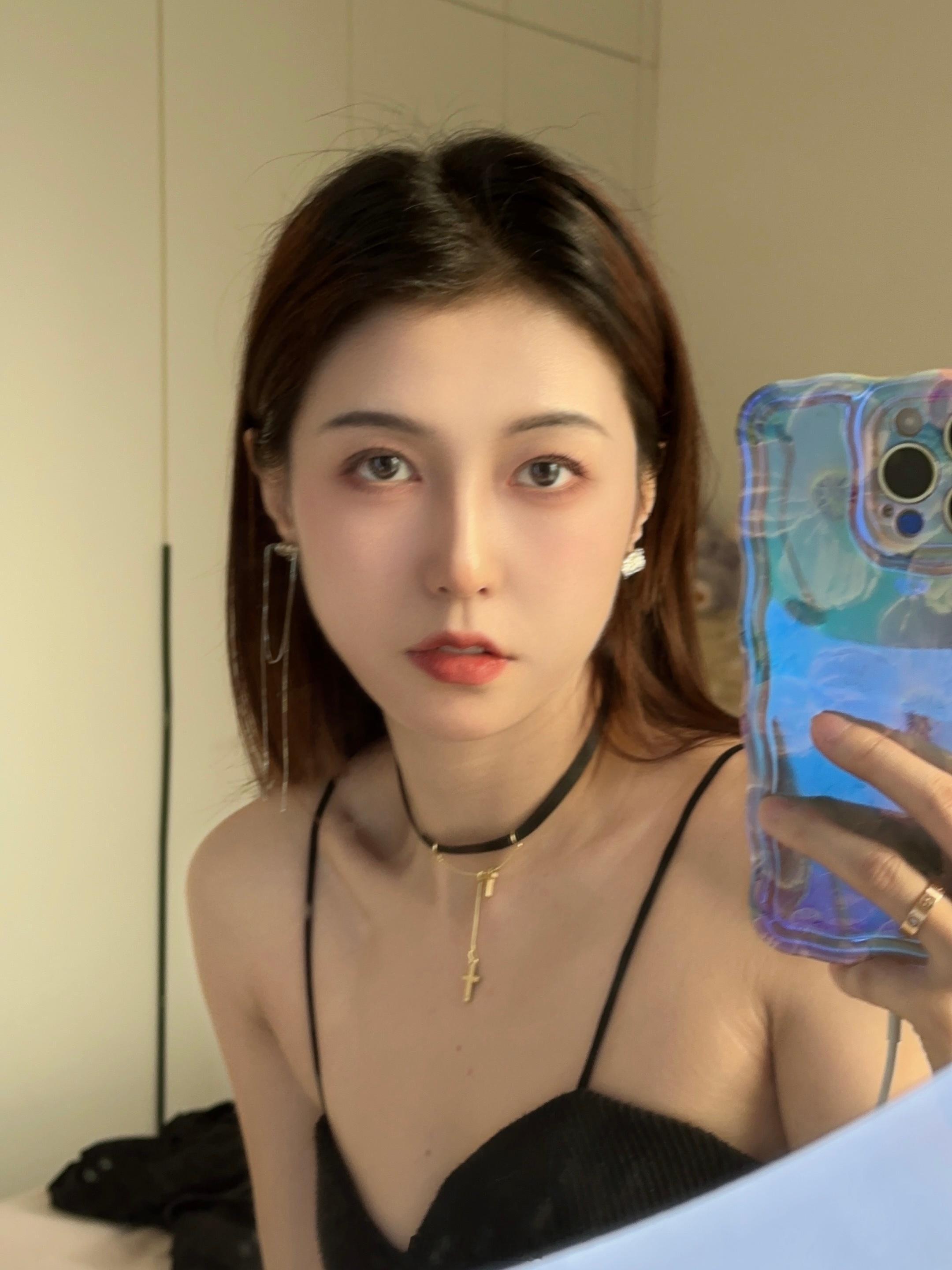 天噜，阳光照进房间好美[爱你]  ​​​