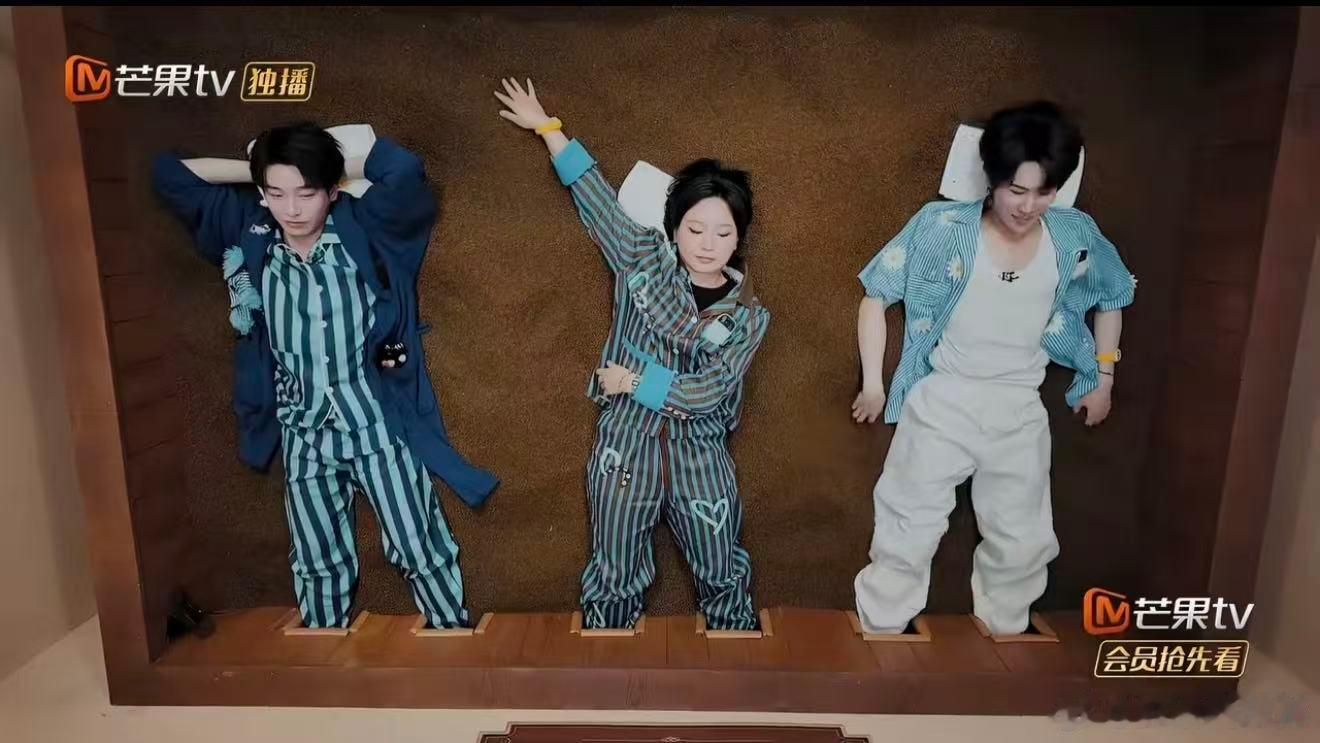 密室大逃脱 我的评分：周笔畅按脚比解题还难密室大逃脱力度慢慢加重，周笔畅笑容逐渐