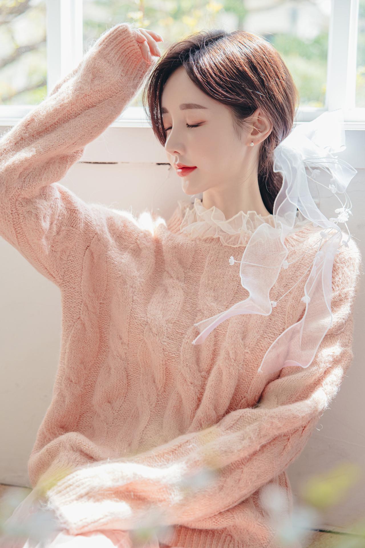 孙允珠晓樱烟柳幽雨仙粉温暖针织裙。