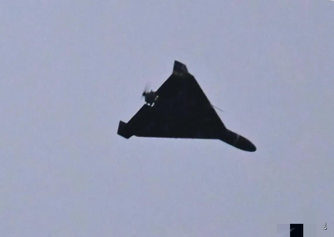 联合早报今天报道：“美国与伊朗的军事冲突进入第四天，战况已呈现出典型且严酷的消耗