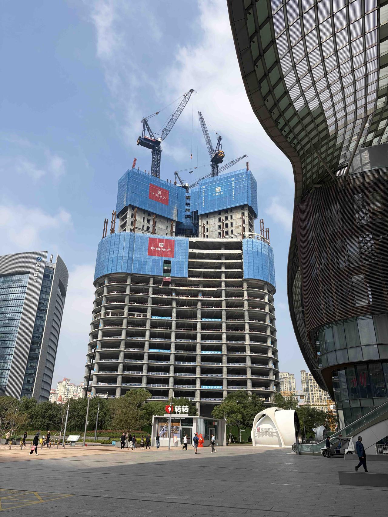 苏州湖西两大地标建筑，不同的开发商造就了不同的命运啊！话说中南你个小私企开发商当