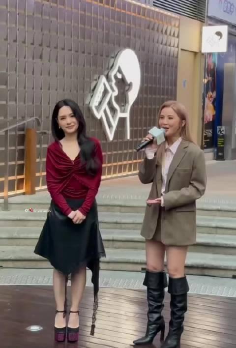 44岁阿娇与43岁阿Sa同框
跟记忆中的样子都没有区别
都好美啊[拜托]
©️l