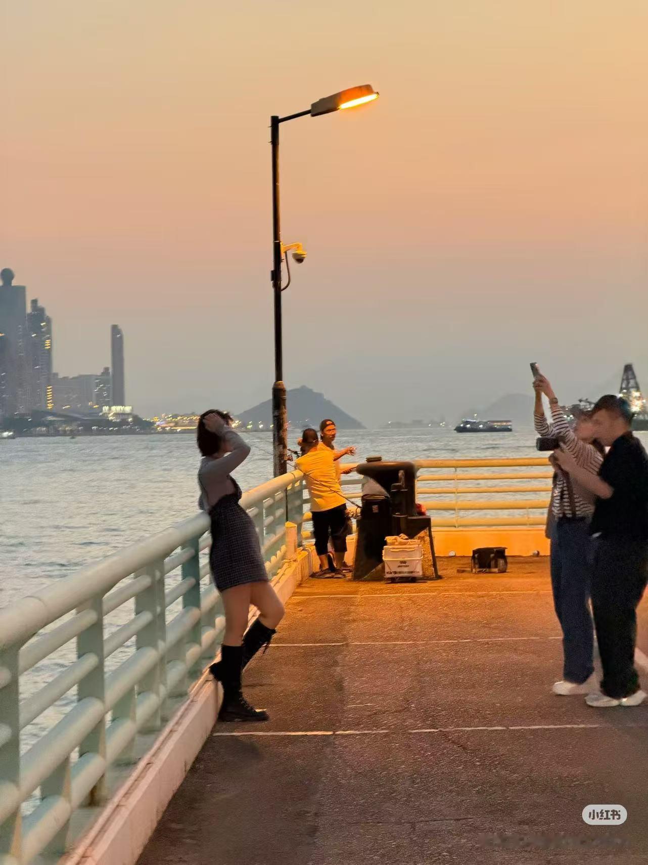 阿sa还是这么美，这么年轻，在香港果然出门就能遇到明星呀沿海港口偶遇阿sa偶遇阿