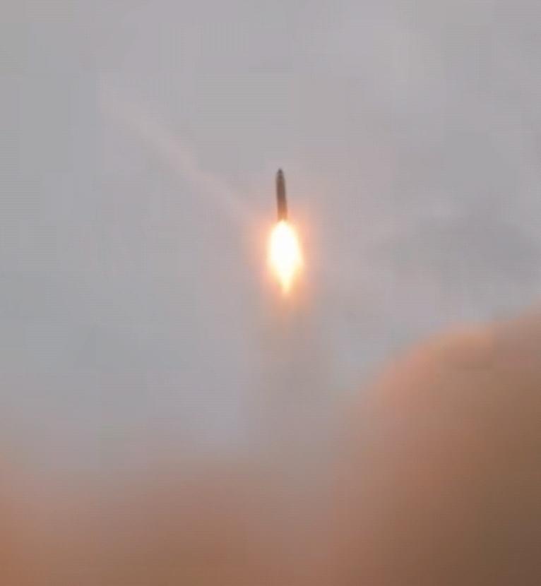 伊朗果然没有说大话，新式弹道导弹开始亮相！
据息，在伊朗当地时间3月15日下午，