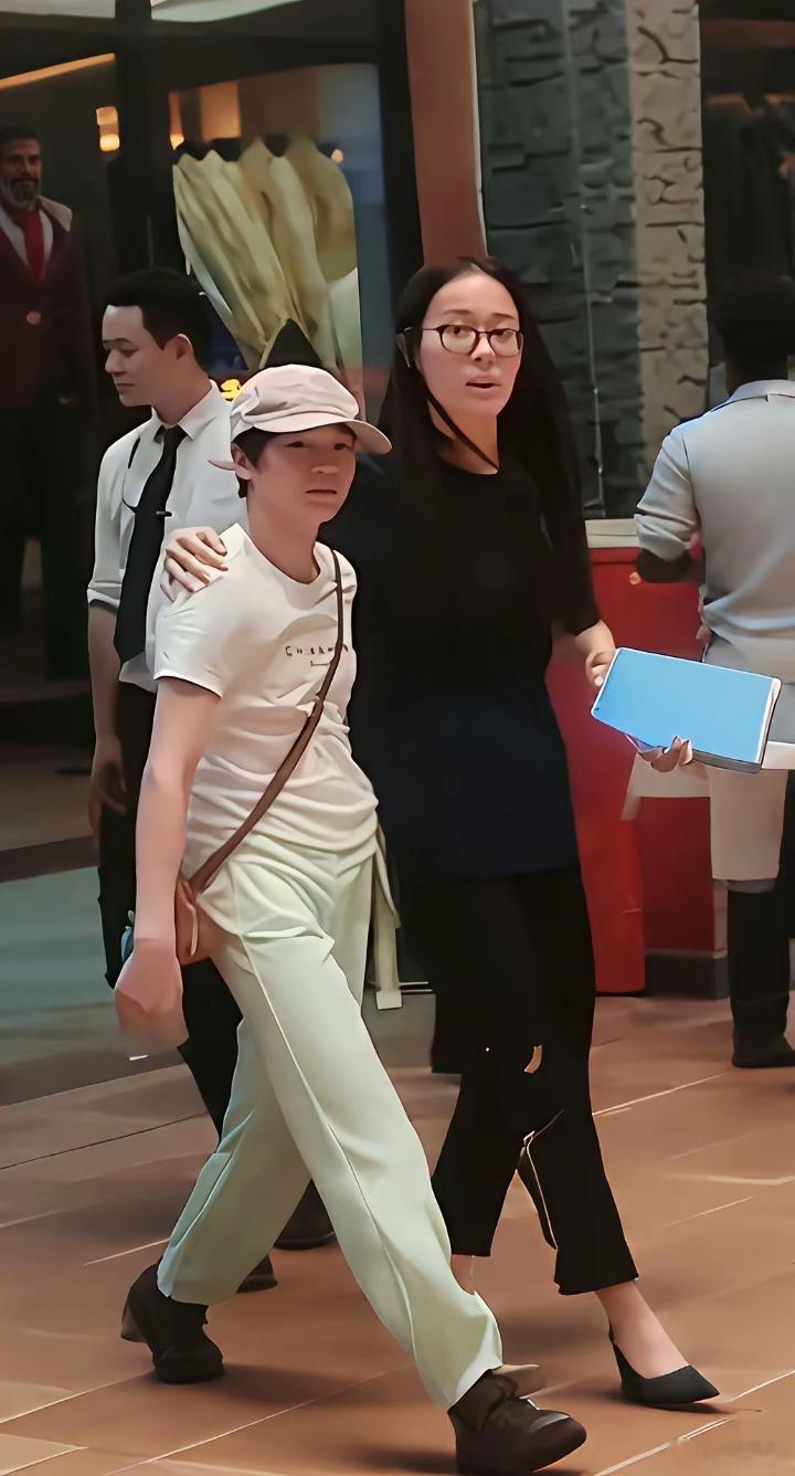 何威仪的女儿和全宝儿 ​​​