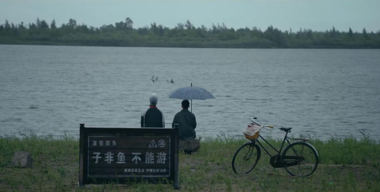 “子非鱼。不能游”
最近在追【低智商犯罪】整体有点偏搞笑，你看光这个截图就很有意