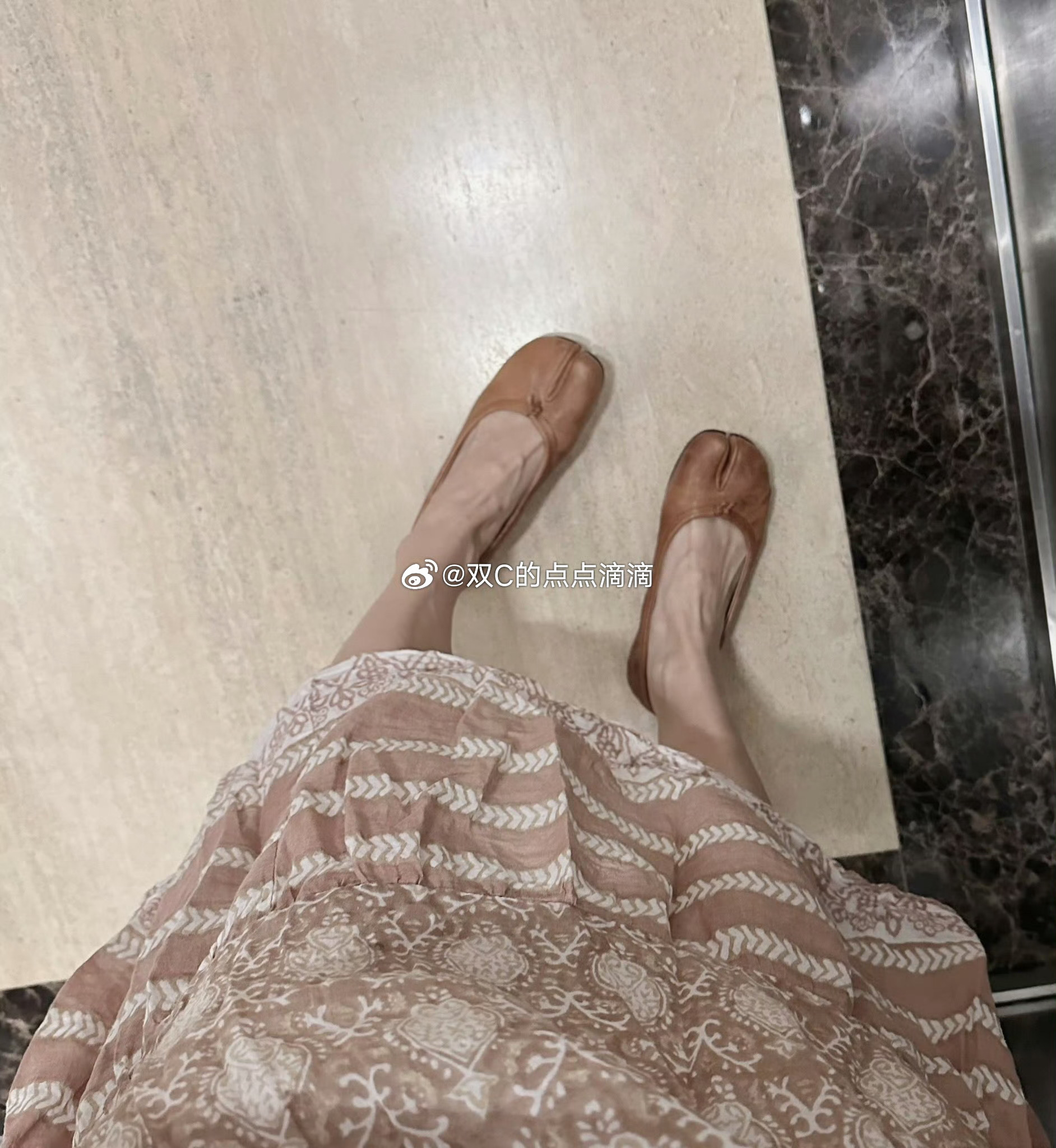 阿广🍬活动看阿棒大家都知道我喜欢穿裙子搭配的鞋子基本都是平底或者小根的芭蕾鞋一