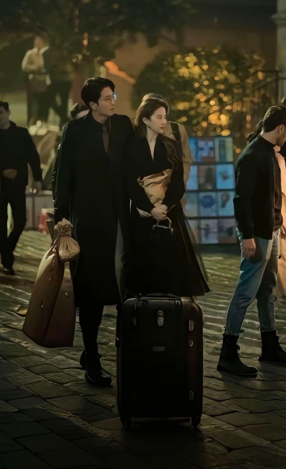 刘亦菲、彭冠英黄景瑜、孙千这两组cp感可以说是内娱天花板吗？ 