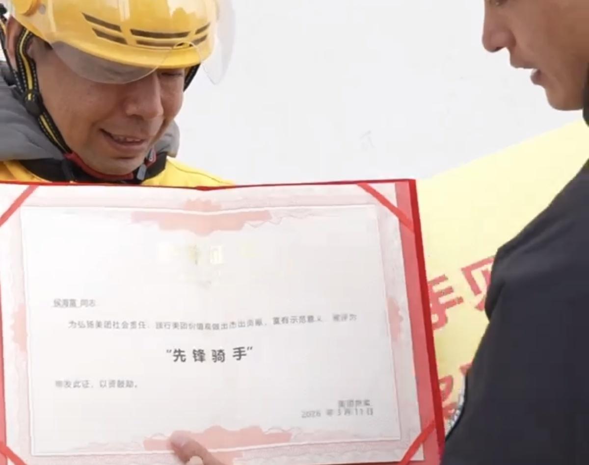 40秒救命！这位美团骑手扔下订单救人，太安心了
 
刚刚在网上刷到上海松江这段监