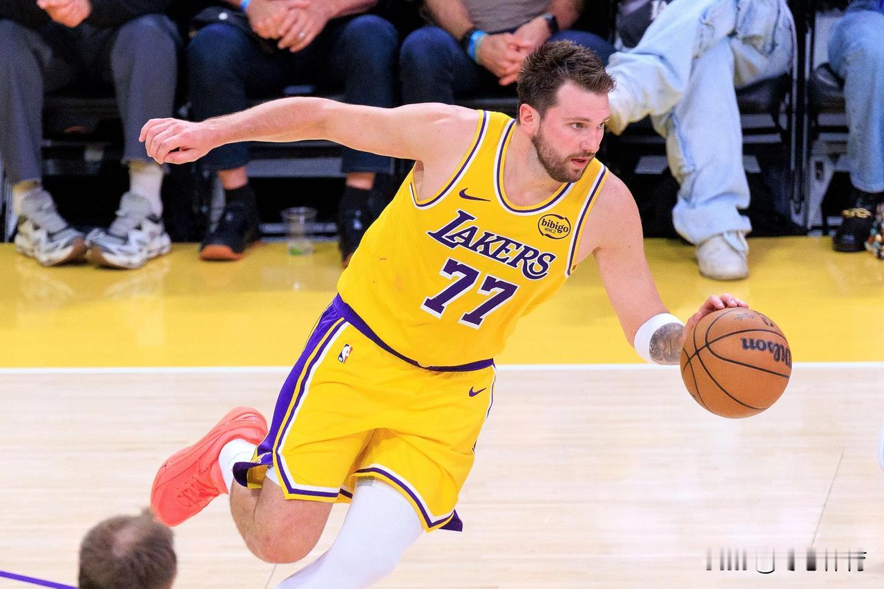 不管你信不信！本赛季NBA最佳阵容必定是他们:

最佳一阵:
亚历山大、约基奇、