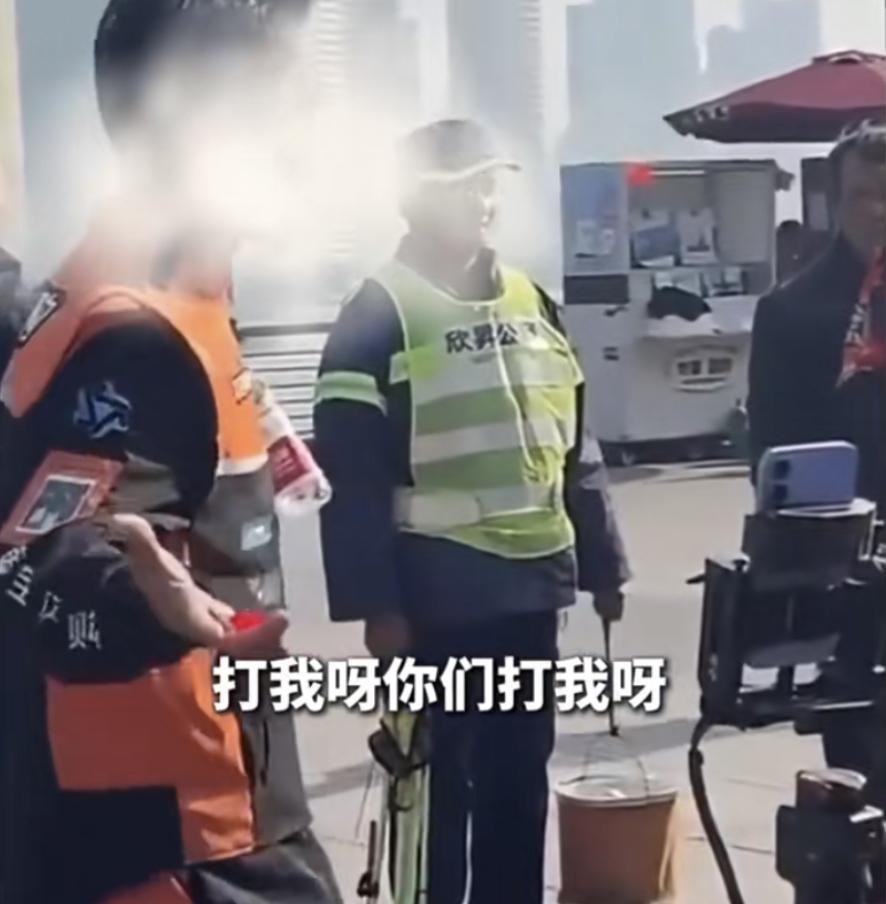 有4万粉丝的大网红号召直播间粉丝人【肉】外滩保安，上次这么嚣张的网红，已经消失在