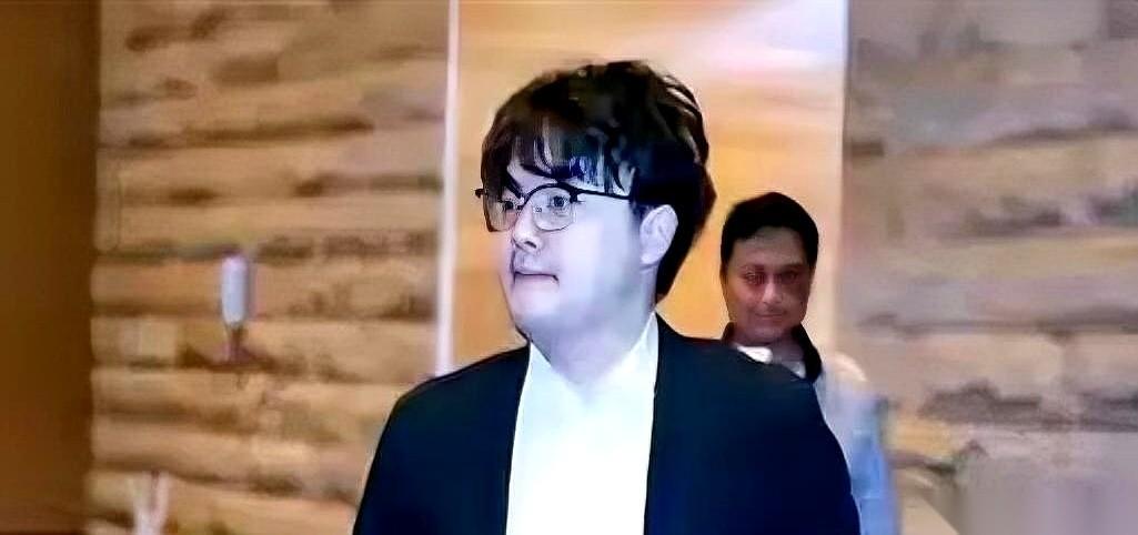 我跟你讲，廖元赫这冠军，根本不是下棋下的，是“杀”出来的。
连斩申真谞、朴廷桓。