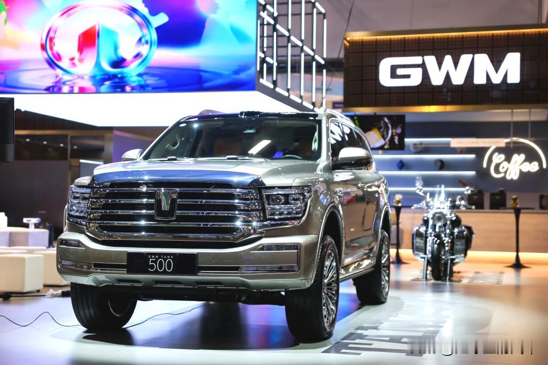 魏建军没有喊口号，也没有画大饼！

愣是将一家仅有60余人的小作坊，发展成拥有8