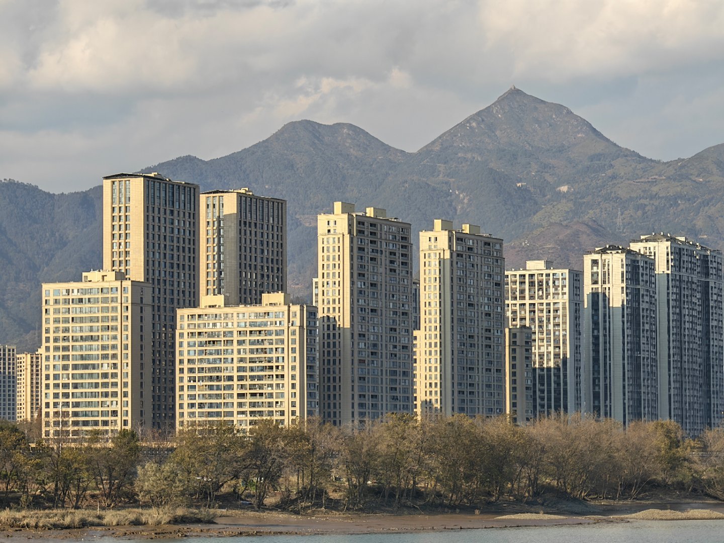 早上好，又是努力搬砖的一天。每天早起打卡