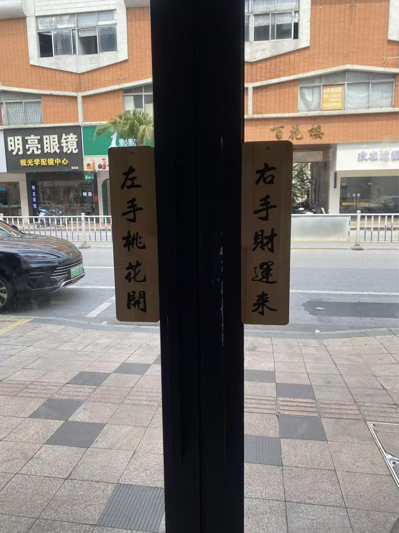 很多人年轻时总觉得谈钱俗气，长大后经历人情冷暖才看清，钱从不是单纯的消费工具，而