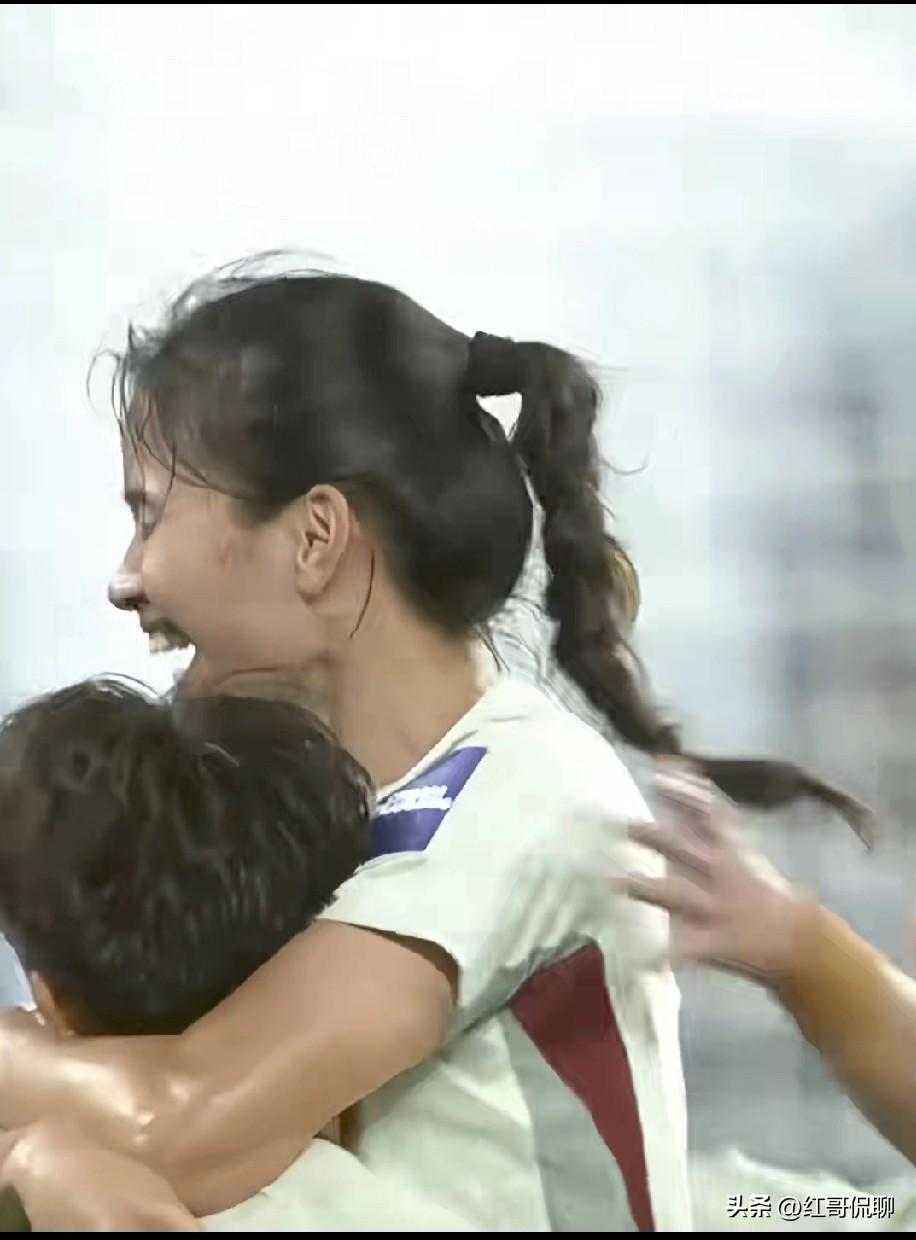 今天的头条第一条写给昨晚中国女足的这位姑娘那一脚扳平朝鲜的世界级远射！太漂亮的世