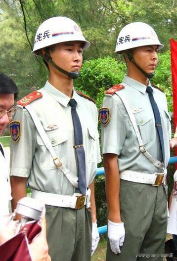 宪兵为何总是头戴钢盔？

无论是在军事基地、交通要道，还是在大型活动安保现场，宪