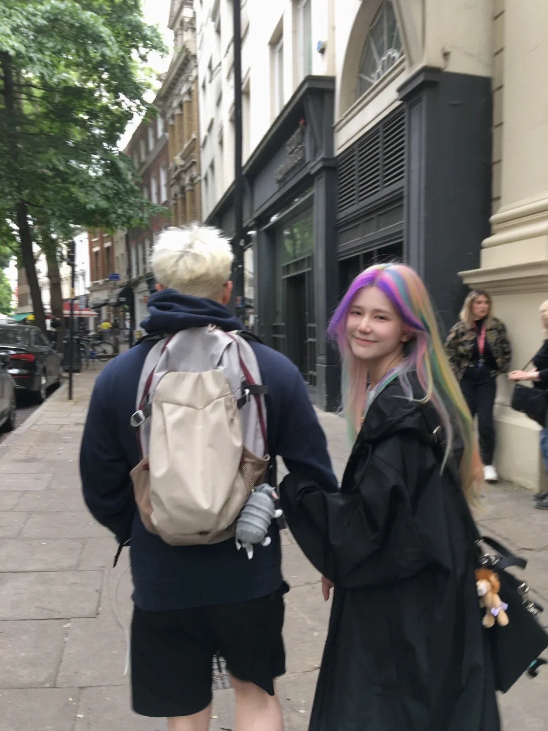 👫🏻