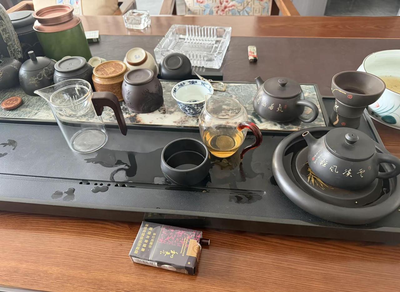 慢煮时光，细品生活。这一桌的惬意，只属于此刻的宁静。