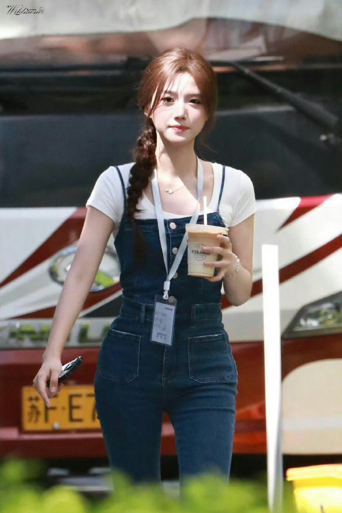 卢昱晓入室抢劫般追爱卢昱晓折月亮直球追爱卢昱晓把直球追爱演到极致！入室抢劫般的勇