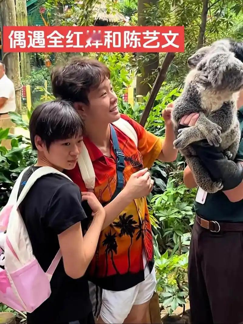 褪下光环的18岁，她在游乐园里找童年

昨天在广州长隆，全红婵被游客偶遇了。
