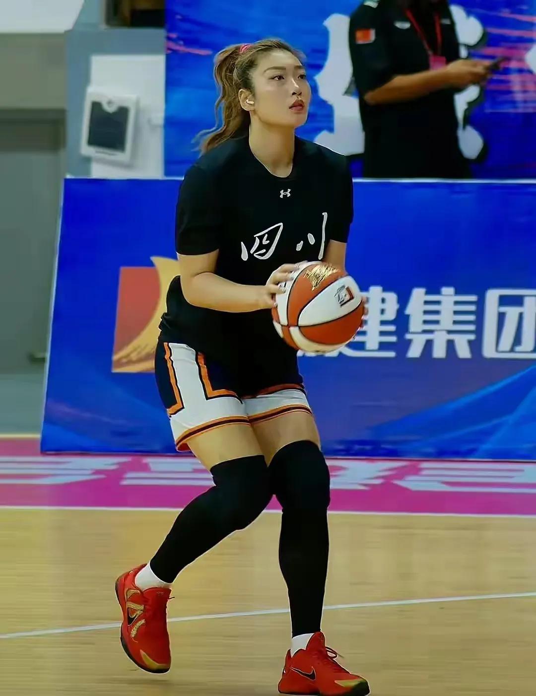 更新全运会女篮排行榜；

四川女篮，4胜0负，净胜168分，A组第1；

北京女