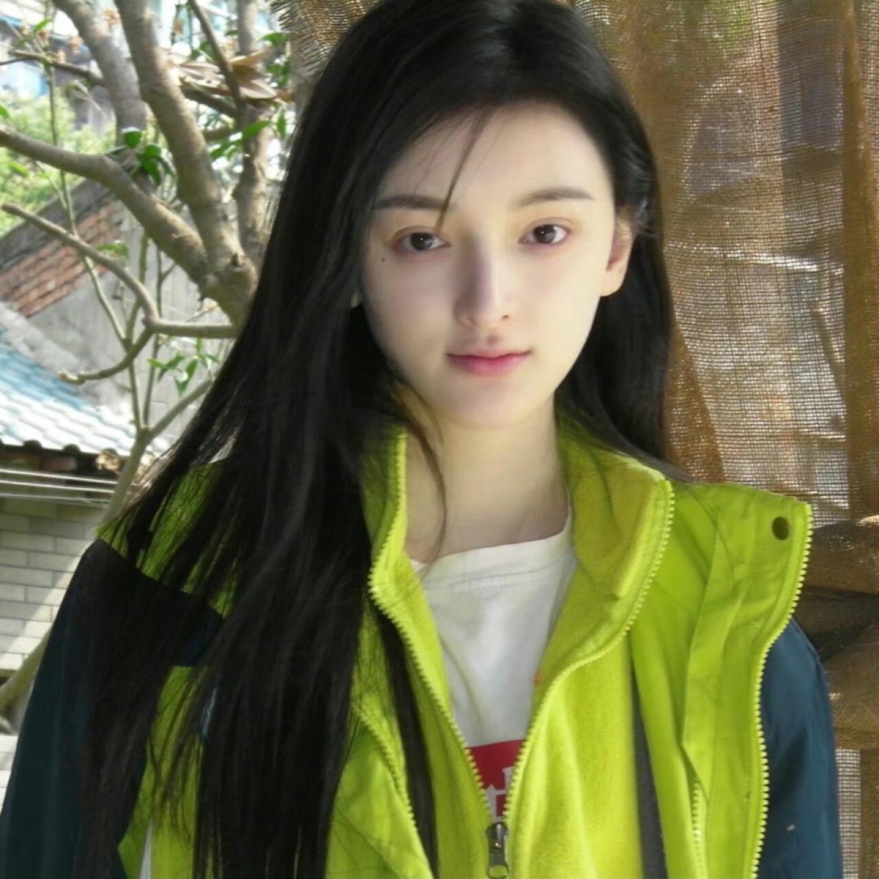 真的好喜欢 这种感觉真的只有浓颜不化妆才能展现出来我一直在她身上能看到fbb的影