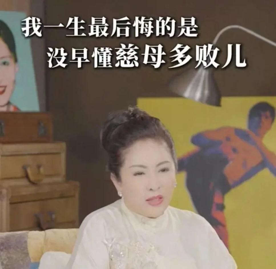向太首谈小儿子向佑，直言其是心中之痛。她自曝曾过度溺爱，导致向佑养成伸手要钱的习