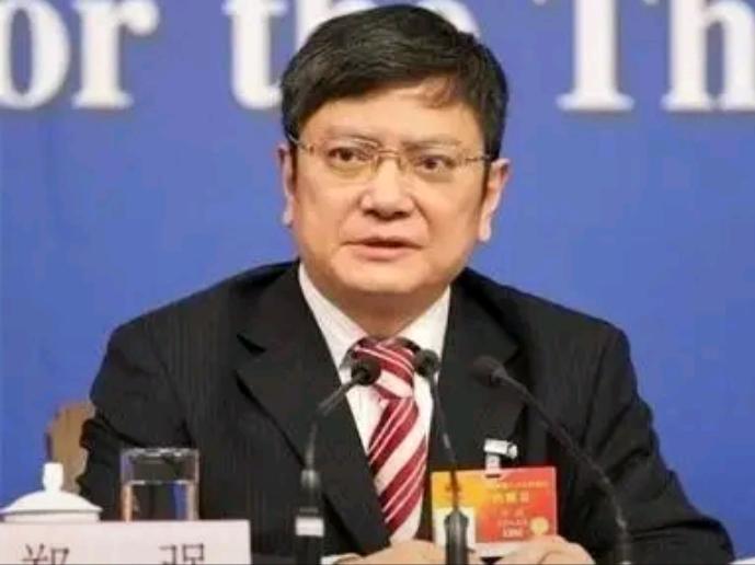 每隔一段时间，“英语移出高考、取消主科地位”的说法就会刷屏，不少家长为此争论不休